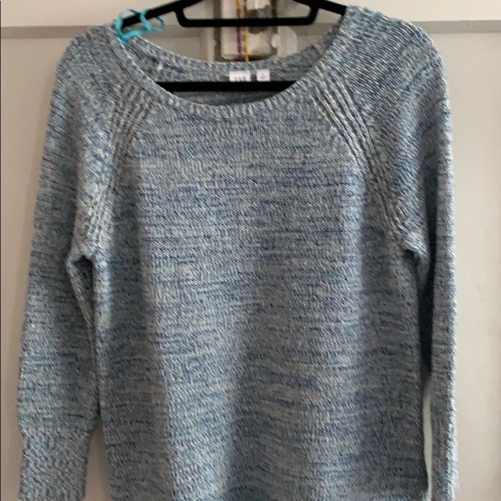 Gap sweater